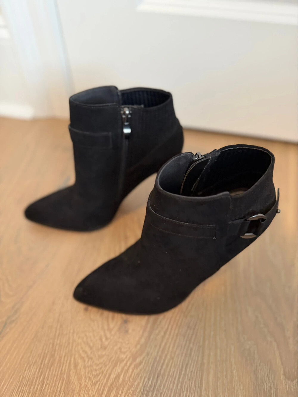 Forever 21 faux suede black boots with heels and side buckles